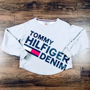 Tommy Hilfiger Denim Women’s Gray Big Graphic Logo Sweater Size Large